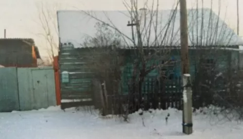Мэрия Бийска продает бревенчатый домик с печкой за 781 тысячу рублей