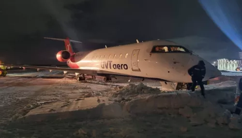 Самолет выкатился за пределы взлетно-посадочной полосы в аэропорту в Казани