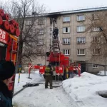 Четырех детей и 11 взрослых спасли из горящей пятиэтажки в Новоалтайске