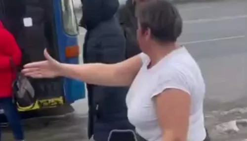 В Барнауле пассажирка автобуса брызнула мужчине в лицо перцовым баллончиком