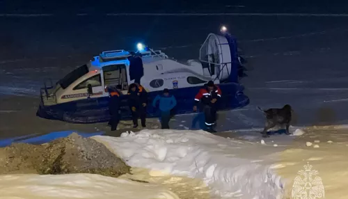 В Барнауле спасли застрявших и замерзших на Оби рыбаков