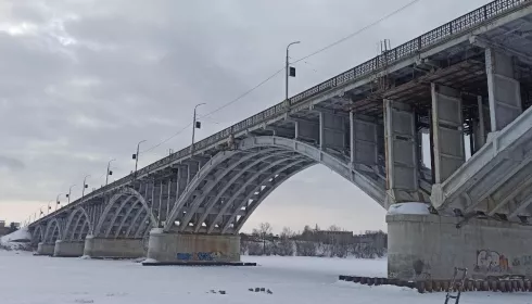 В Бийске решили не перекрывать движение по коммунальному мосту на время ремонта