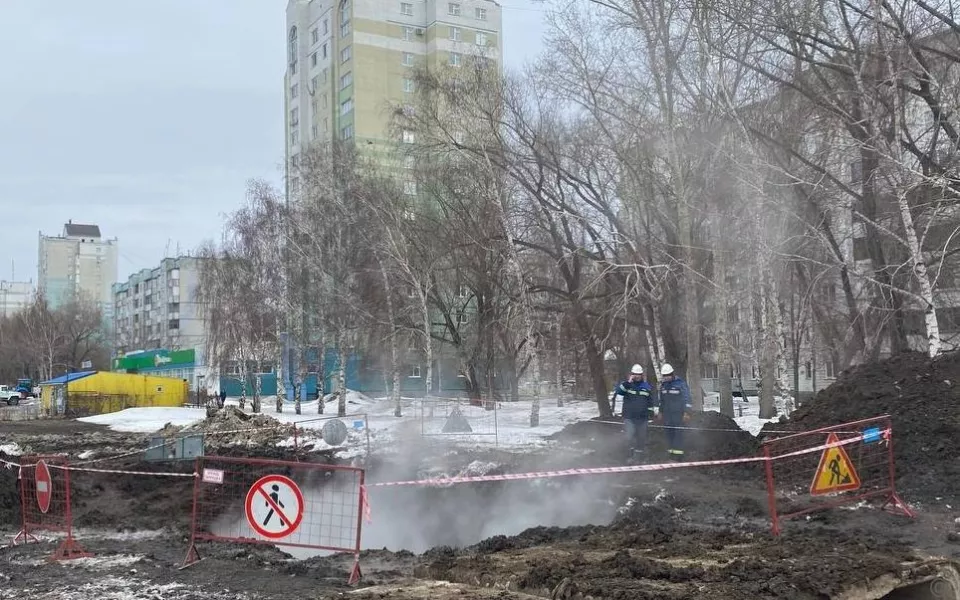 В Барнауле устраняют аварию на теплосети на улице Попова