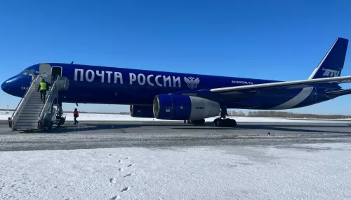 В новосибирском аэропорту у самолета после посадки загорелось шасси