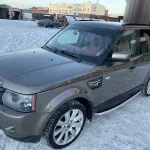 В Барнауле за 2,35 млн рублей продают Land Rover с мониторами для пассажиров