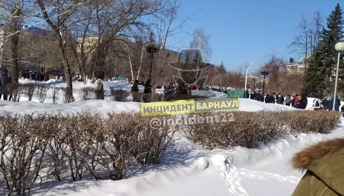 В Барнауле эвакуируют людей из заминированных учебных заведений