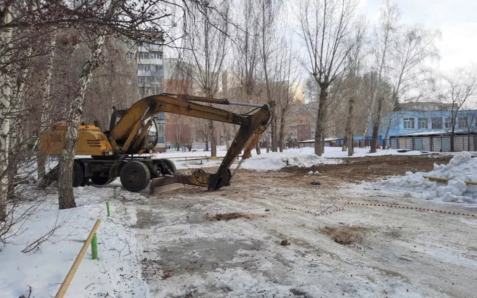 В Барнауле в районе улицы Антона Петрова произошла коммунальная авария