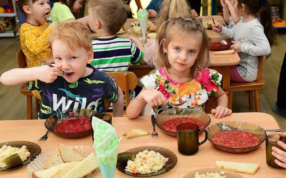В Барнауле проверили безопасность и организацию питания в детсаду 217
