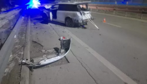 Ночью на Алтае иномарка врезалась в отбойник – погибла 24-летняя водитель