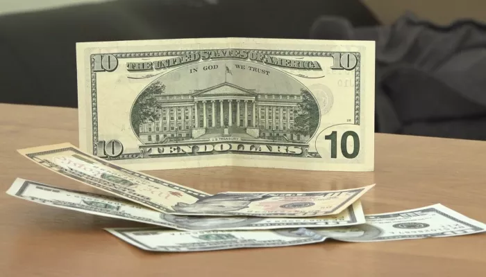 Правда ли, что барнаульцы стали активнее скупать долларовую валюту