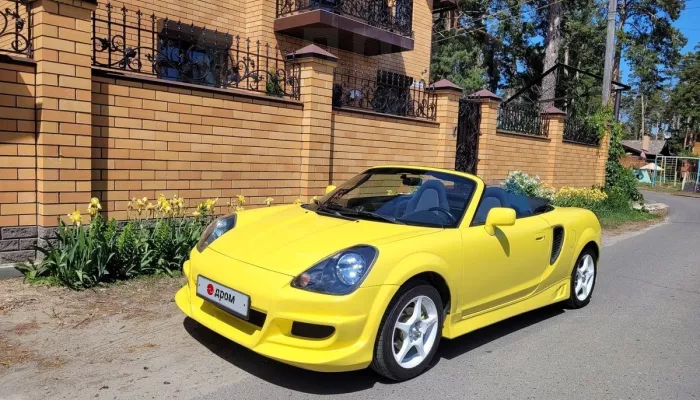 В Барнауле продают редкий ярко-желтый кабриолет Toyota за 1,5 млн рублей