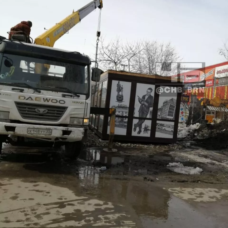 Жительница Барнаула пожаловалась на установку киоска посреди аллеи - Толк  25.03.2023