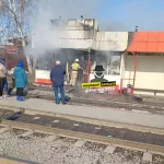 В Барнауле утром загорелся торговый павильон на улице Аванесова