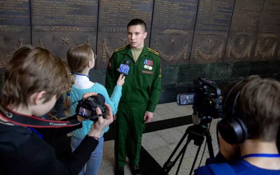 Спасший детей в Зимней вишне молодой человек станет служить в Алтайском крае