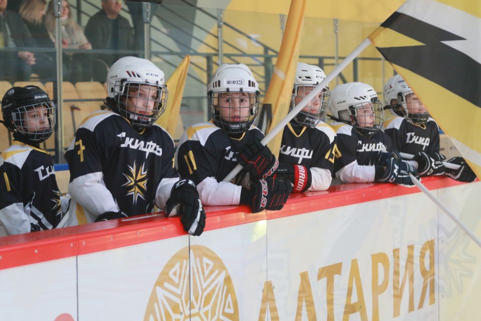 Юные воспитанники хоккейной академии "Скиф"