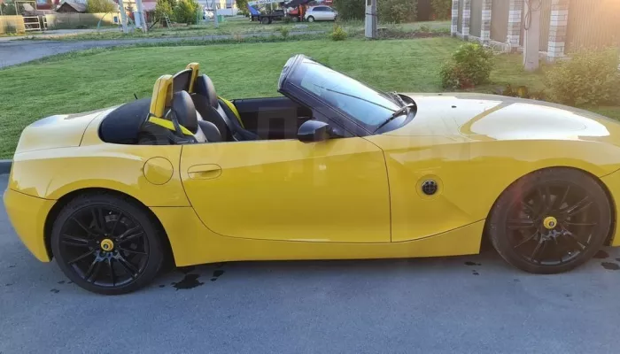 В Барнауле продают редкий BMW в оригинальном желтом цвете Рorsche