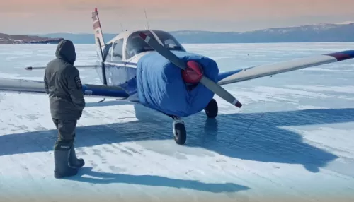 Остановка на обед. Летевший из Новосибирска самолет незаконно сел на лед Байкала