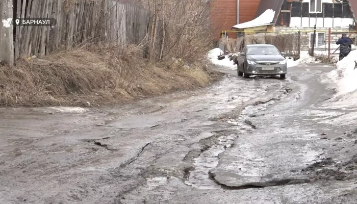 Дороги на улицах периферии Барнаула требуют внимания