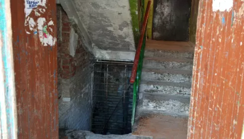 Жители барнаульских пятиэтажек жалуются на замыкания, потопы и падающие кирпичи