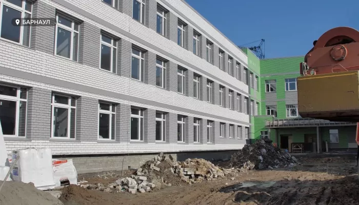 400 новых мест для учеников появится благодаря пристрою к школе №98 в Барнауле