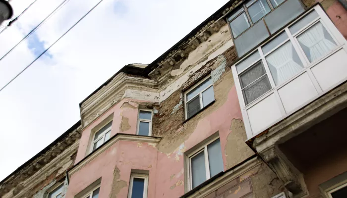 Плешивый фасад. Что мешает любоваться проспектом Ленина в Барнауле