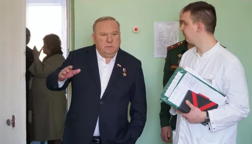 Депутат Госдумы Владимир Шаманов навестил участников СВО в госпитале Алейска