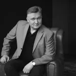 Умер известный алтайский журналист и телеведущий Владислав Сухачев