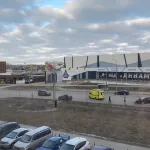 В Барнауле возле Карандин Арены столкнулись две легковушки