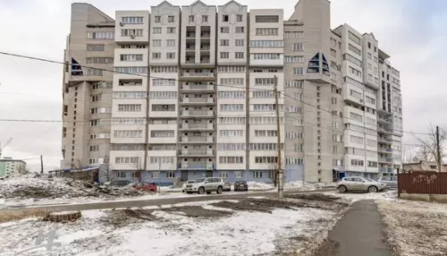 В центре Барнаула за 10 млн продают квартиру с розовыми потолками