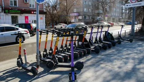 В Барнауле решили бороться с хаотичной парковкой электросамокатов