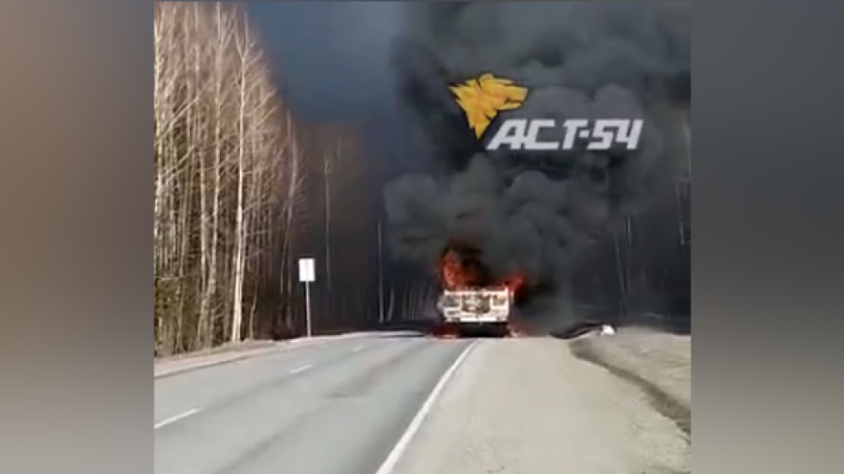Автобус загорелся на новосибирской трассе