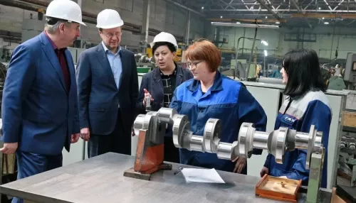 Виктор Томенко посетил завод по изготовлению деталей для военной техники