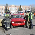 Алтайские спасатели соревновались в оказании помощи при ДТП. Фото