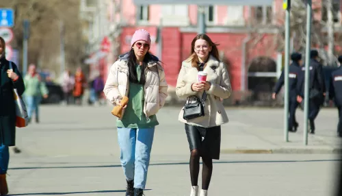 Главное украшение города: девушки на весенних улицах Барнаула. Фоторепортаж