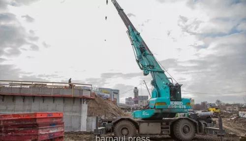 В Барнаул привезли рельсы для строительства трамвайных путей на мосту