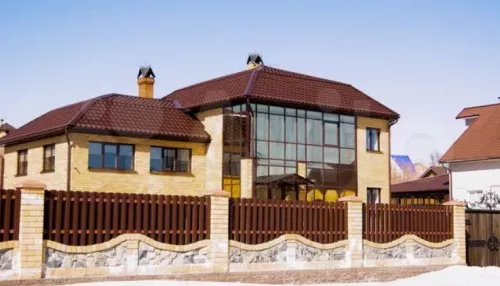 В Барнауле за 25 млн продают огромный коттедж с отдельным банным комплексом