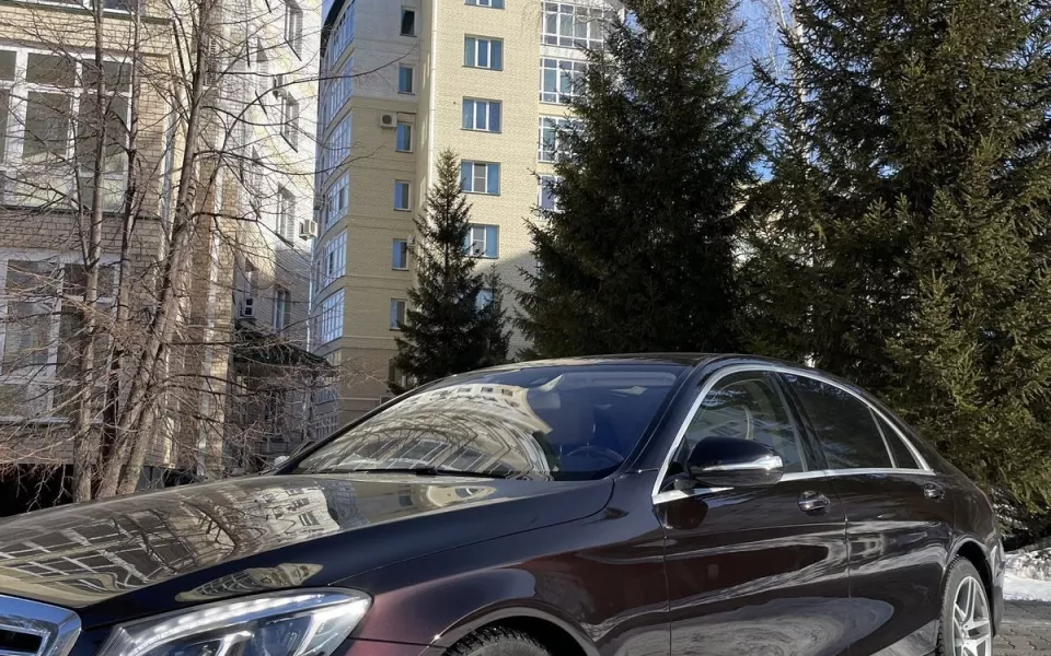 В Барнауле продают Mercedes-Benz в редком цвете и богатой комплектации