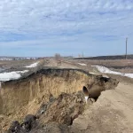 Сельский разлом. Что происходит на месте обрушения дороги в предместьях Барнаула