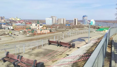В Барнауле после зимы частично размыло территорию Нагорного парка