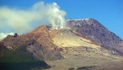 Это нормально: жители Камчатки рассказали, как их засыпало пеплом от вулкана