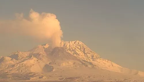 На Камчатке началось мощное извержение вулкана Шивелуч