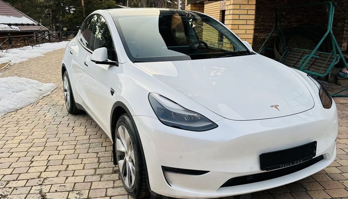 В Барнауле выставили на продажу белую Tesla Model Y - Толк 11.04.2023