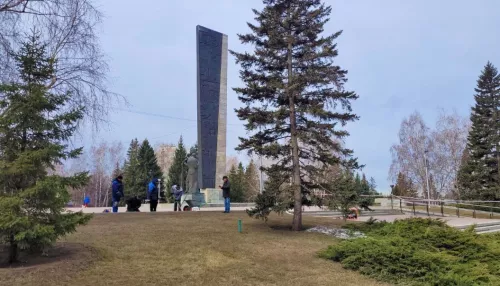 В Барнауле Мемориал Славы готовят к предстоящему Дню Победы