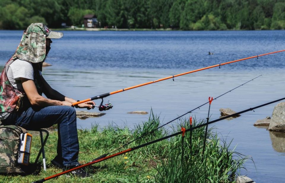 Что берем с собой на летнюю рыбалку: рассказывает рыбак с тридцатилетним стажем 