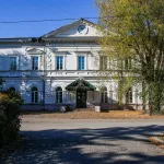 В Барнауле бывшее Горное училище на Демидовской площади продают за 32,5 млн рублей