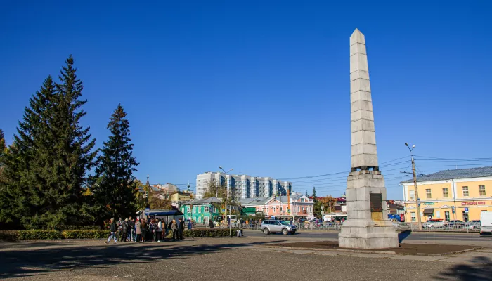 Под асфальтом в центре Барнаула нашли срубы XVIII века