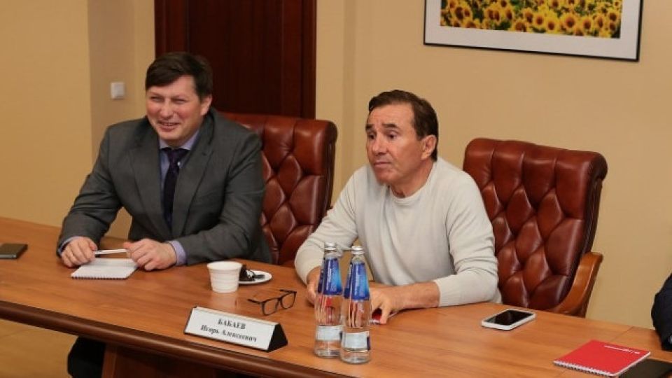 Игорь Бабаев (справа) 