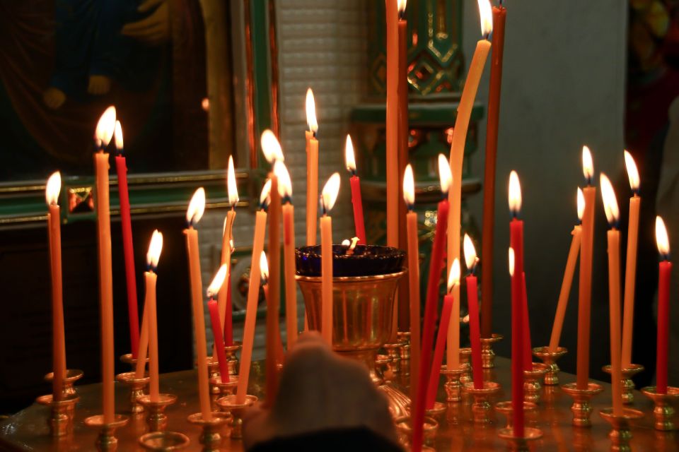 Храм. Церковь. Служба. Свечи.