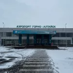 Три сотни пассажиров более суток провели в аэропорту на Алтае из-за снегопада