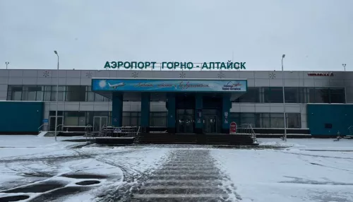 Три сотни пассажиров более суток провели в аэропорту на Алтае из-за снегопада